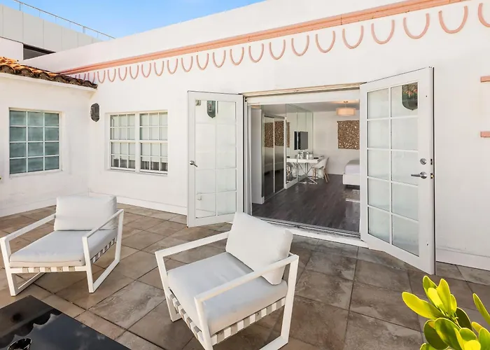 President Hotel Villa